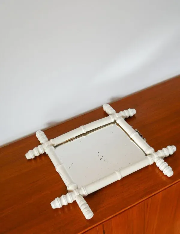 Illustration numéro 3 du produit Miroir de barbier en bois effet bambou blanc 46 x 31 cm