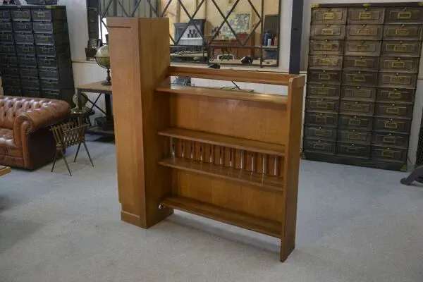 Illustration numéro 3 du produit Grande étagère murale par Guillerme & Chambron 1950’s