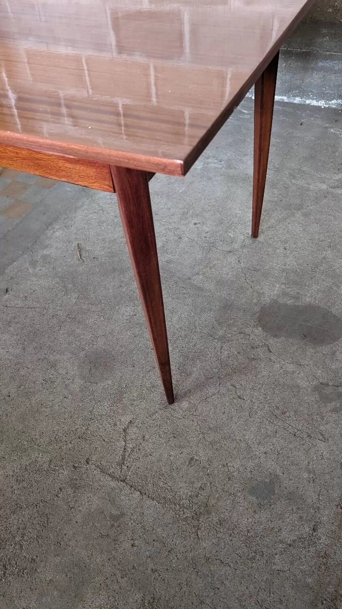 Illustration numéro 3 du produit Table à manger scandinave