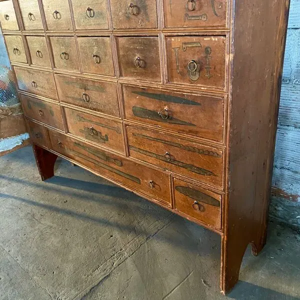 Illustration numéro 3 du produit Meuble de métier de quincailler