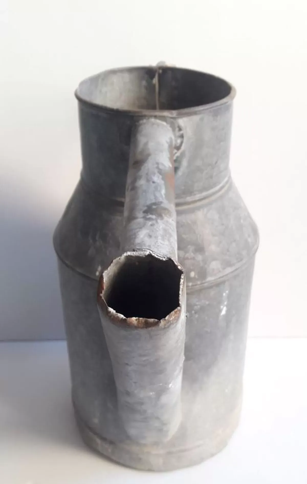 Illustration numéro 3 du produit Arrosoir zinc artisan atelier jardin