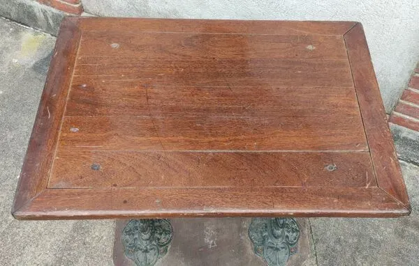 Illustration numéro 3 du produit Ancienne table de bistrot