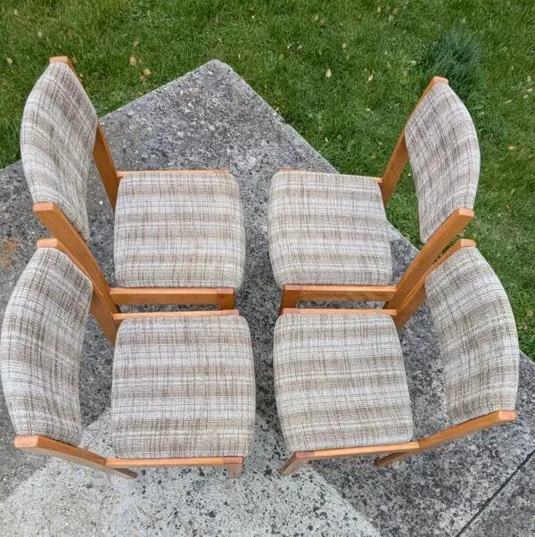 Illustration numéro 3 du produit 4 chaises scandinaves, 1970-80