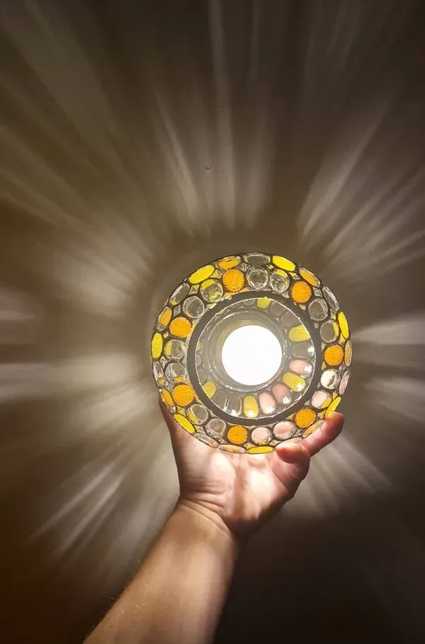 Illustration numéro 3 du produit Suspension globe vintage effet vitraux