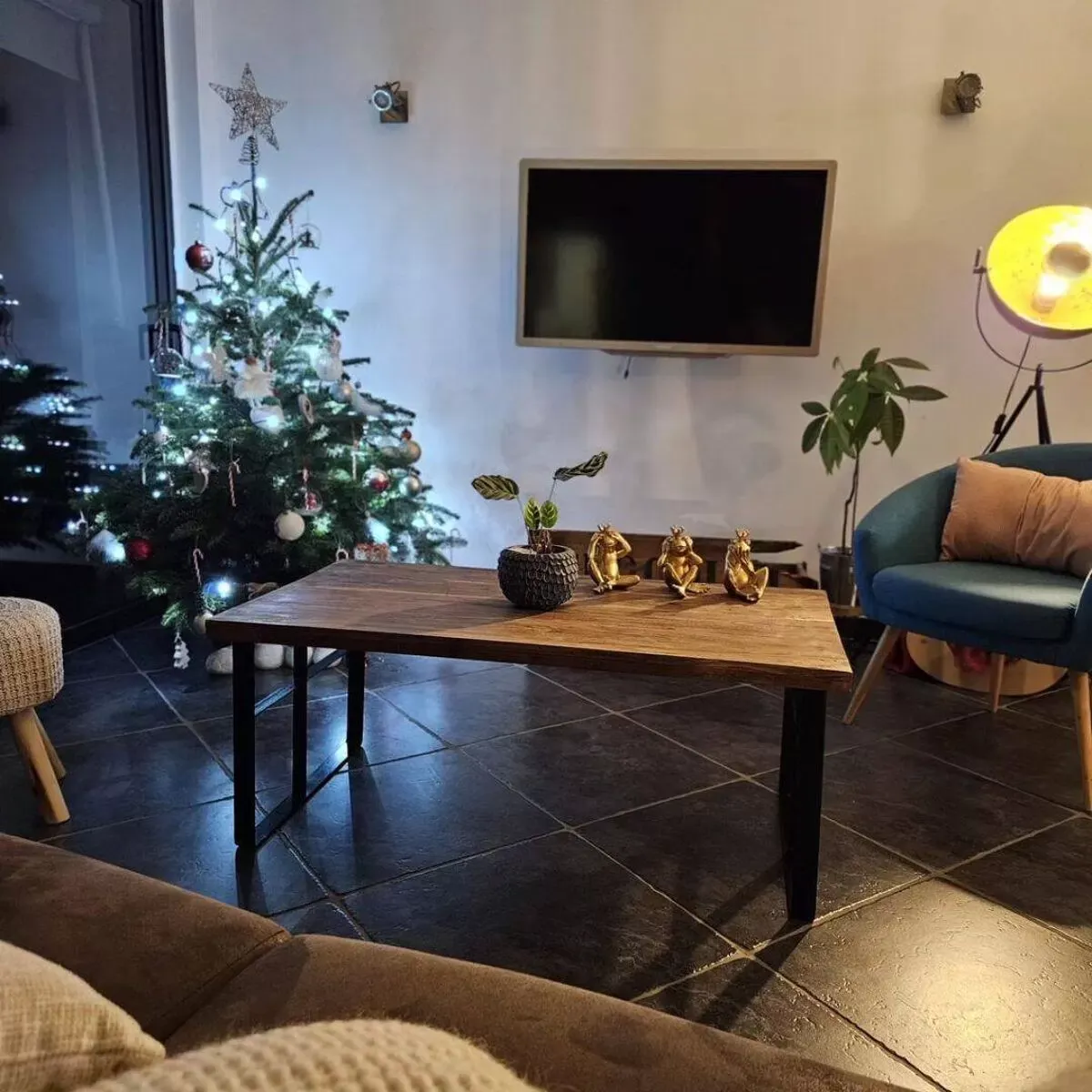 Illustration numéro 3 du produit Table basse artisanale en bois exotique & acier plié - indus