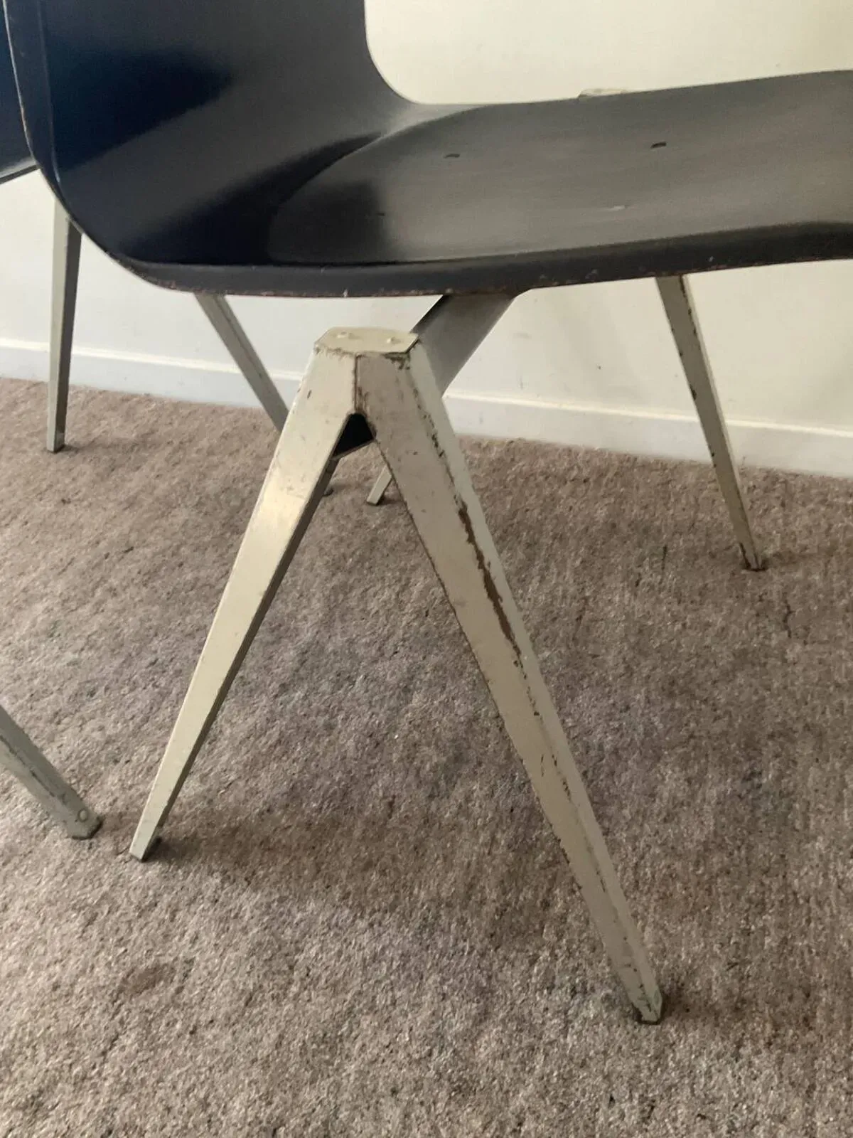 Illustration numéro 3 du produit Paire de chaises industrielles Pagholz-Germany des années 50-60