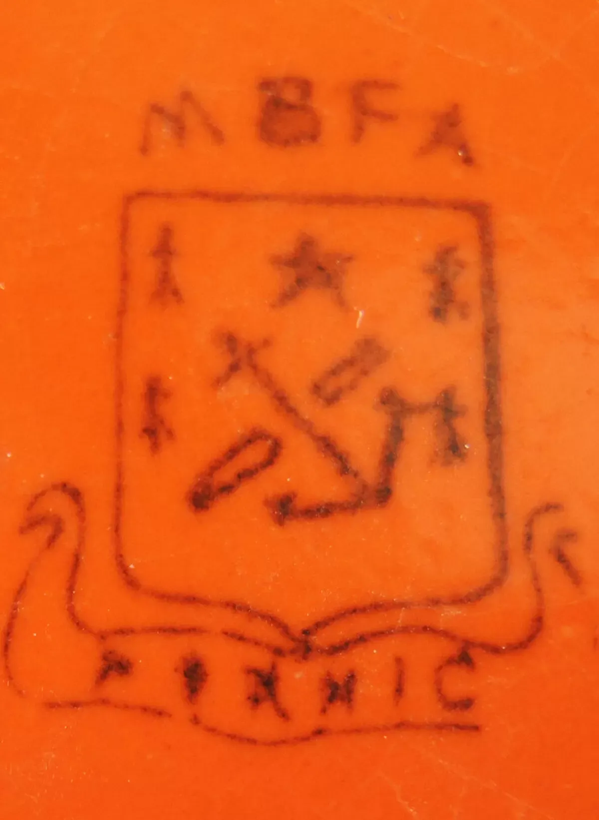 Illustration numéro 3 du produit Saladier en faïence orange MBFA Pornic