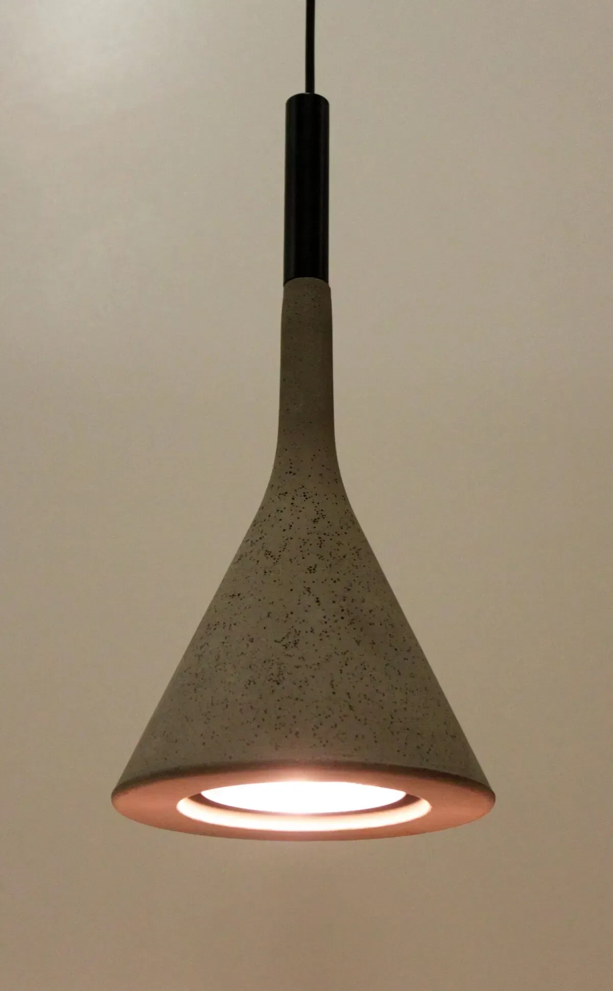 Illustration numéro 3 du produit Suspension Aplomb pour Fosciarini, Italie, 2010.