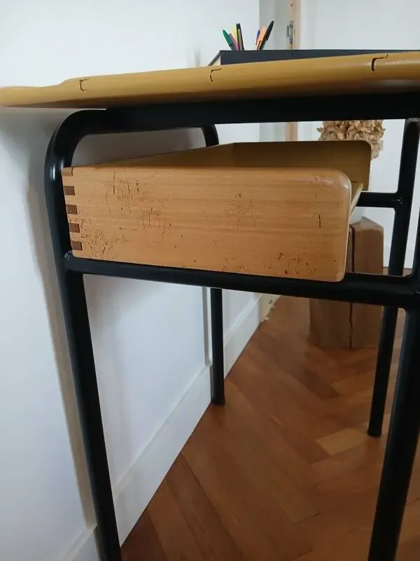 Illustration numéro 3 du produit Bureau d'écolier en bois, restauré