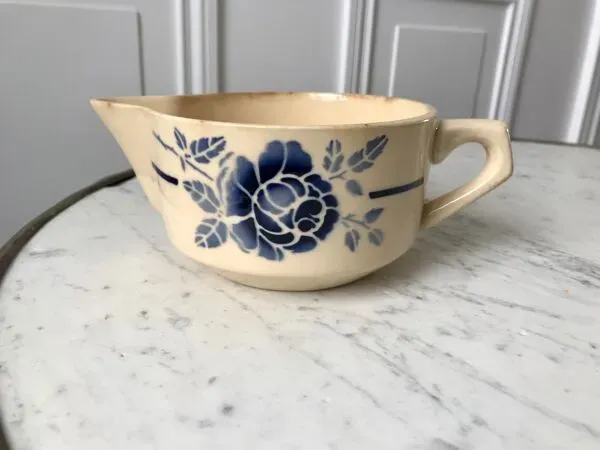 Illustration numéro 3 du produit Saucière fleurs bleues Saint-Amand années 30-40