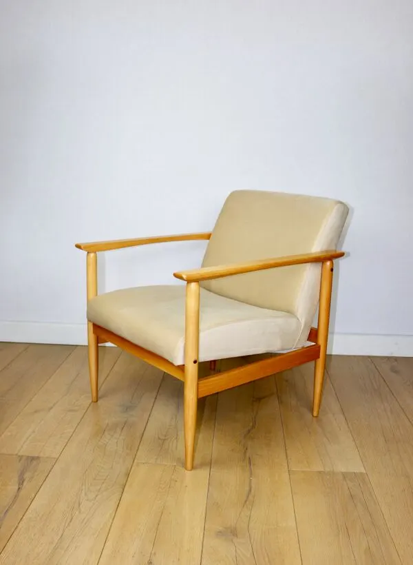 Illustration numéro 3 du produit Fauteuil vintage Loft années 70 beige clair - tissu en velours - bois de hêtre naturel