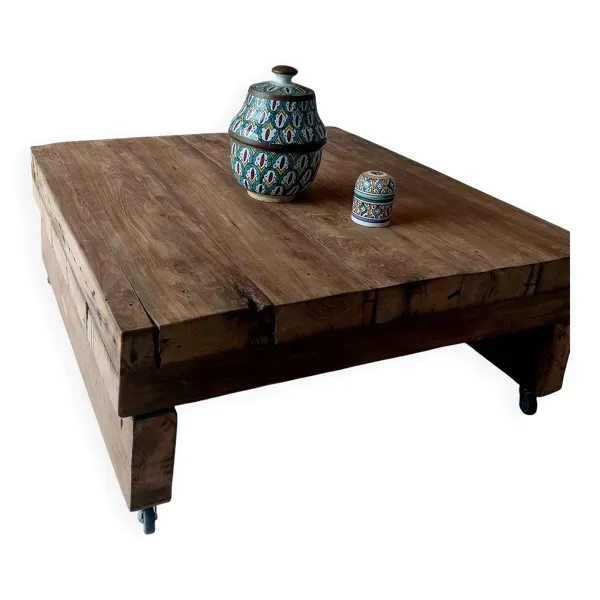 Illustration numéro 3 du produit Table basse artisanale en poutres de chêne massif