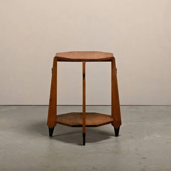 Illustration numéro 3 du produit Table d'appoint octogonale moderniste Art Déco néerlandaise de l'École d'Amsterdam en chêne massif