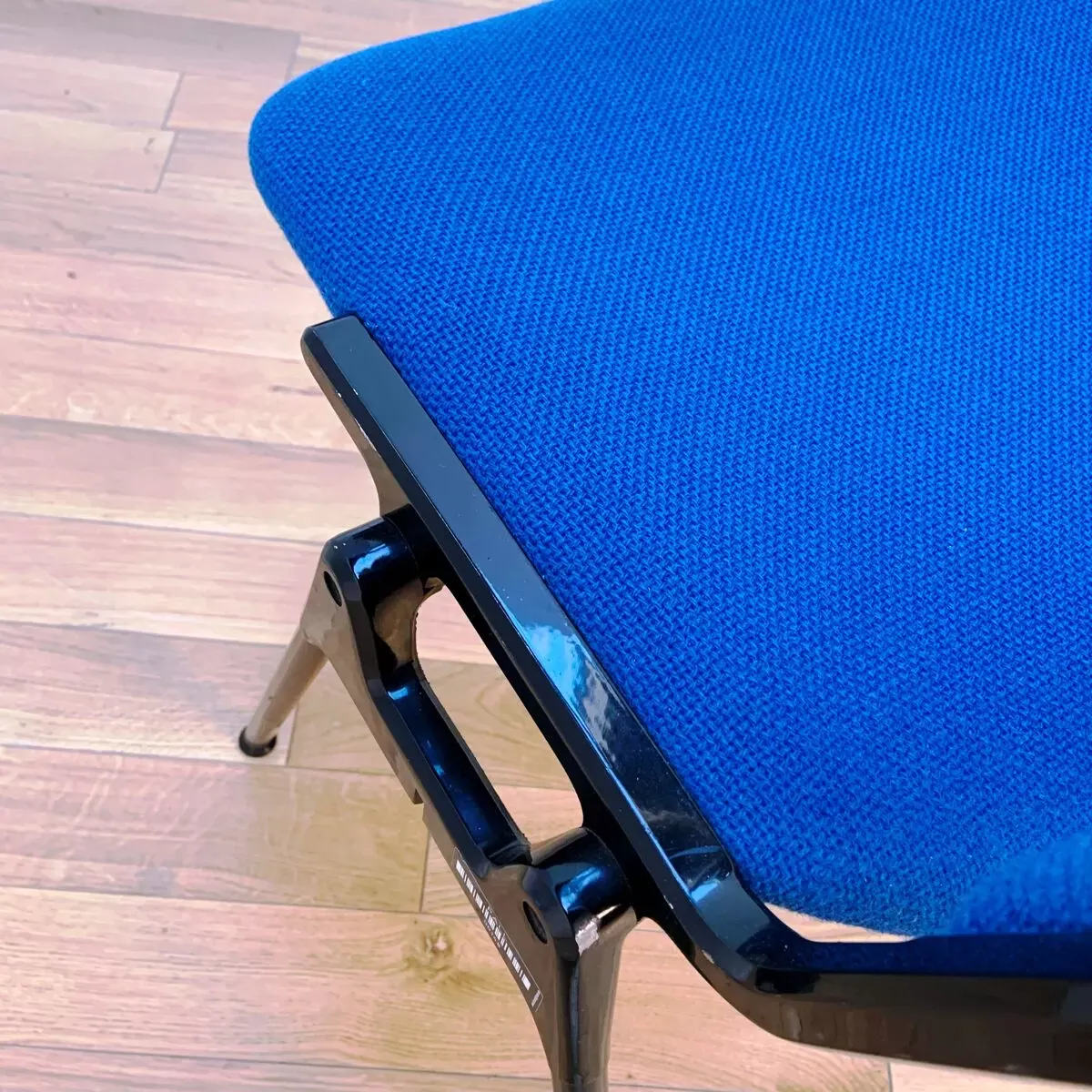 Illustration numéro 3 du produit Chaise industrielles années 80