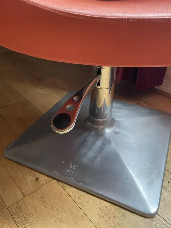 Illustration numéro 3 du produit Superbes fauteuils design vintage des années 70, au style Space Age Porsche