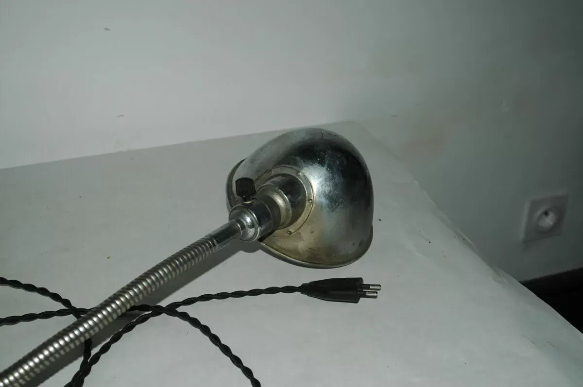 Illustration numéro 3 du produit Lampe industrielle d'atelier architecte