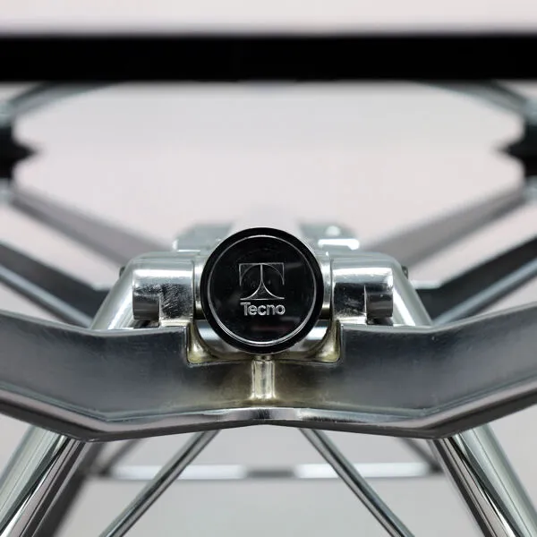 Illustration numéro 3 du produit Table / Bureau Nomos par Norman Foster pour Tecno, Italie