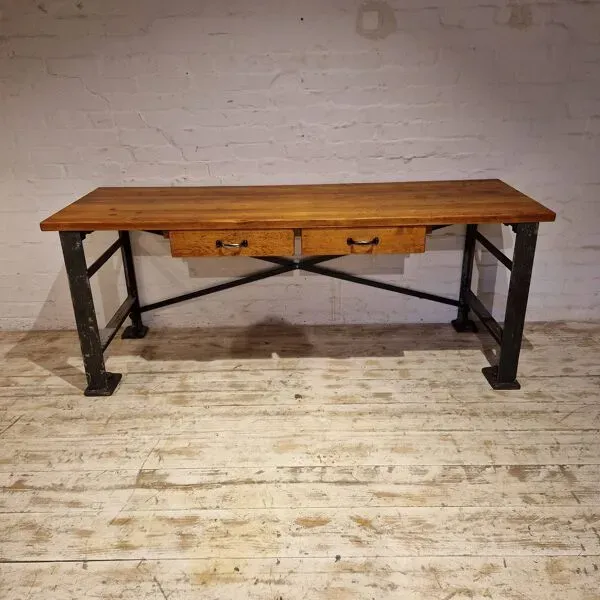 Illustration numéro 3 du produit Bureau de travail industriel