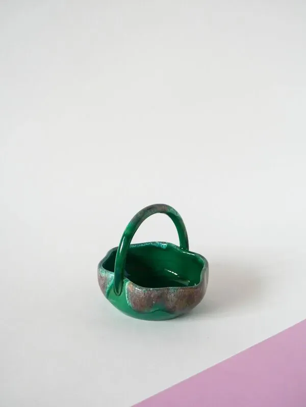 Illustration numéro 3 du produit Vide-poche en céramique vert, signé, 1970