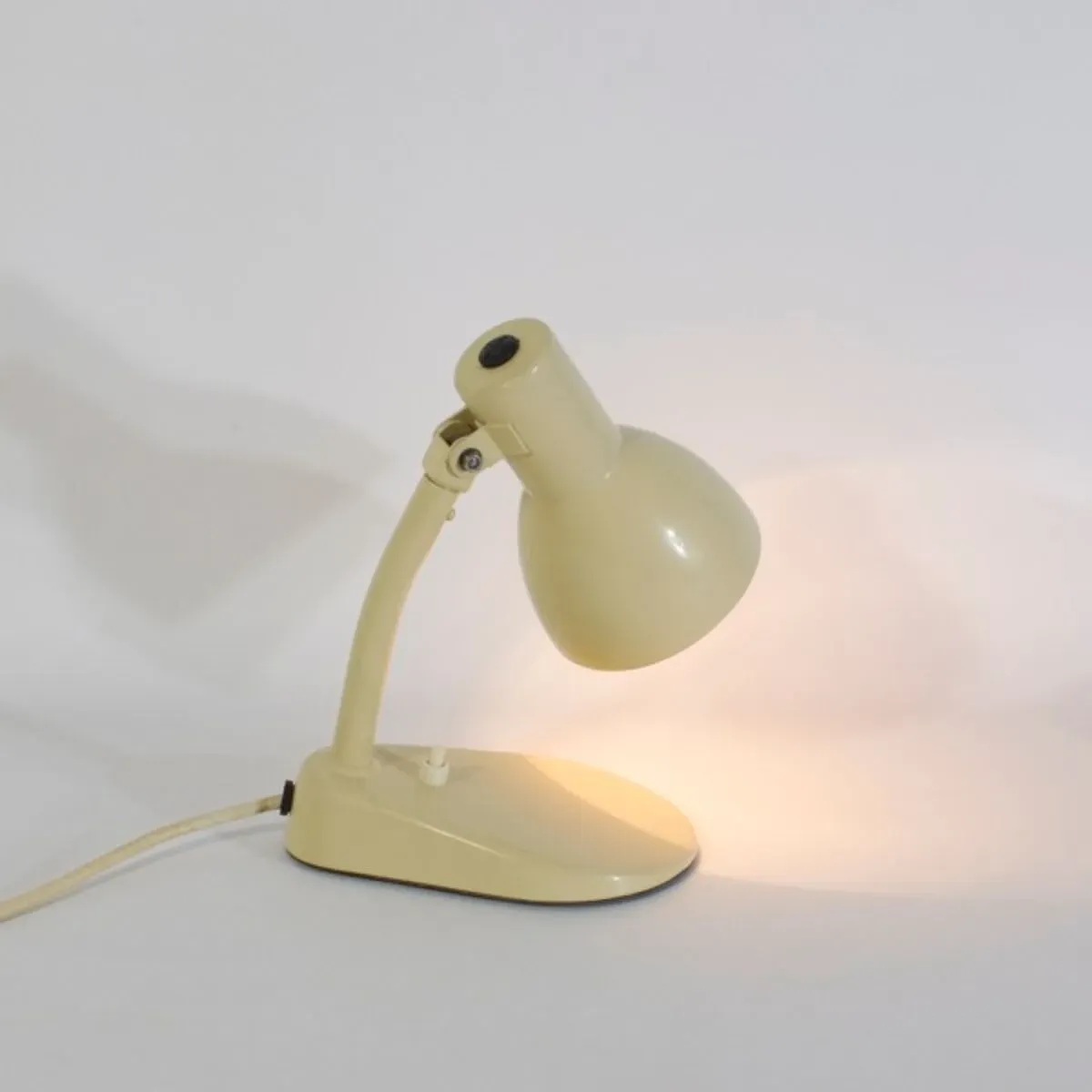 Illustration numéro 3 du produit Lampe de chevet bauhaus kandem, modèle n°702 e, allemagne, 1928-29, Marianne brandt et hin bred