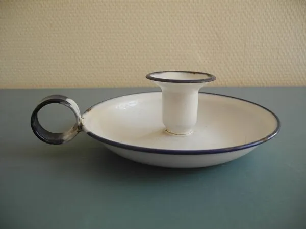 Illustration numéro 3 du produit ancien bougeoir tôle émaillée chandelier vintage candlestick Sweden