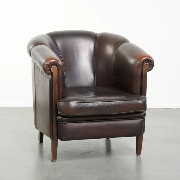 Illustration numéro 3 du produit Fauteuil club en peau de mouton noir au design unique de style anglais