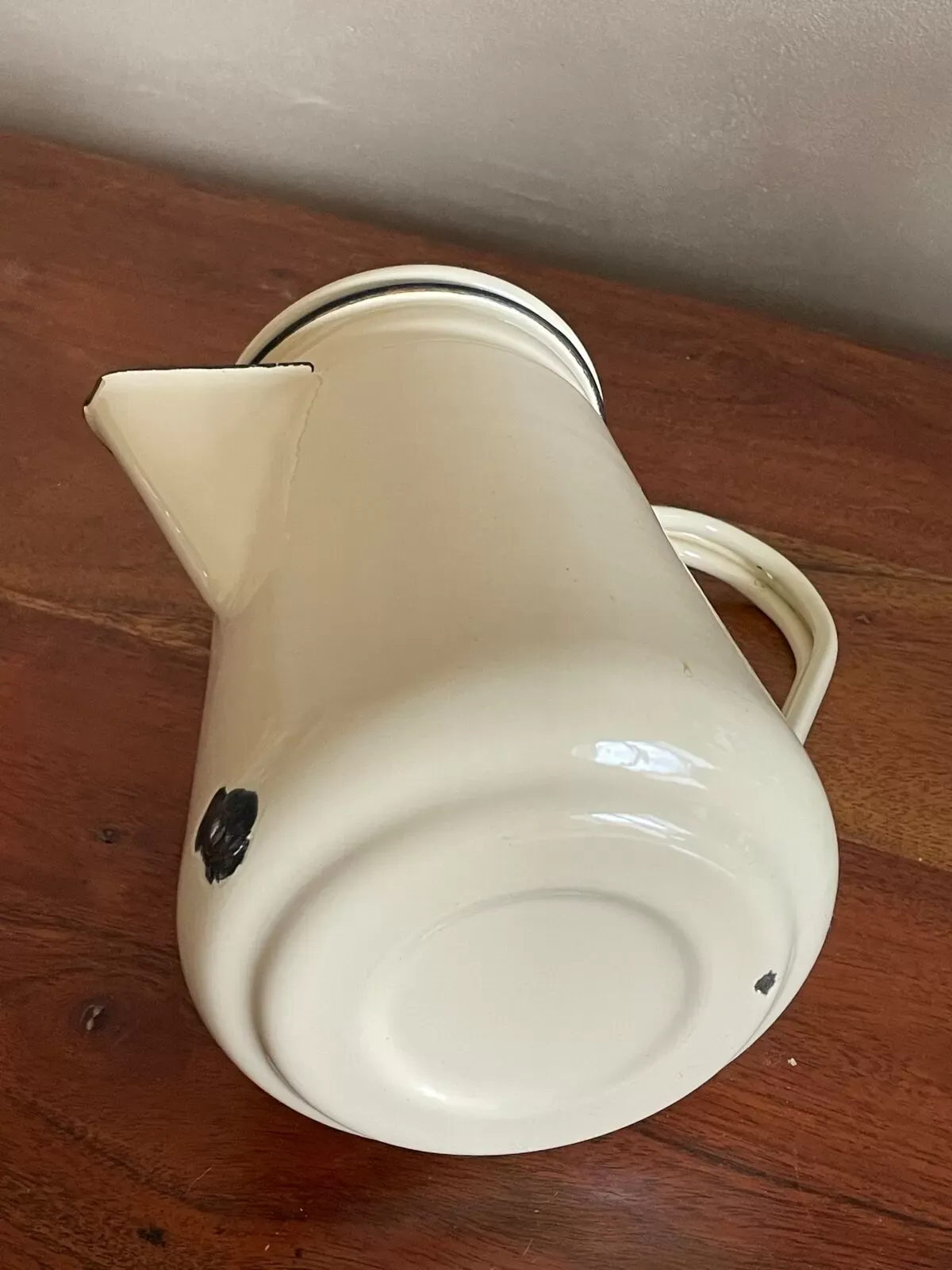 Illustration numéro 3 du produit Verseuse en tôle émaillée