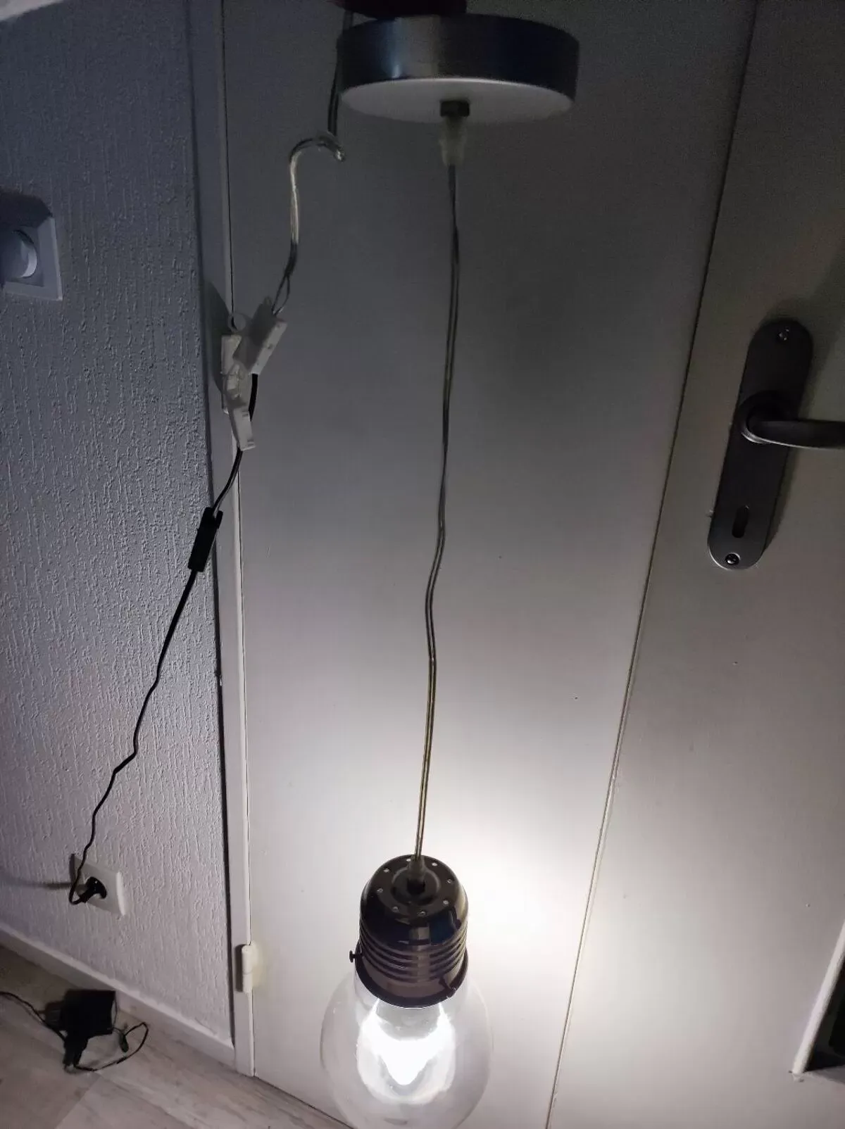 Illustration numéro 3 du produit Suspension ampoule