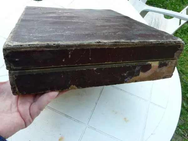 Illustration numéro 3 du produit Boîte de jeu nain jaune atlas vintage 1920  avec pions