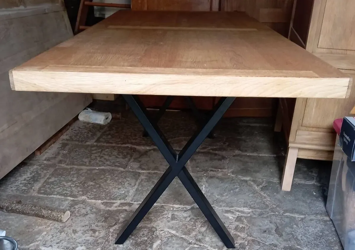 Illustration numéro 3 du produit Table industrielle et bois