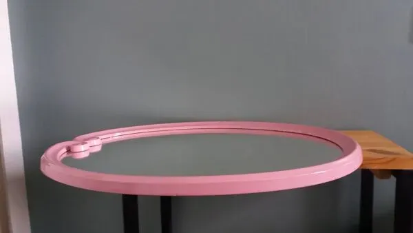 Illustration numéro 3 du produit Miroir ovale fonte émaillée rose