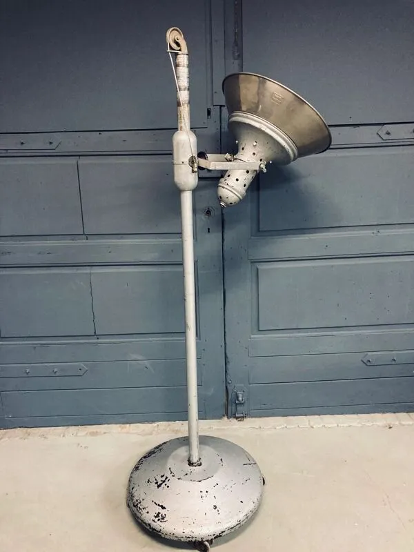 Illustration numéro 3 du produit Lampadaire industriel Hanau des années 1950