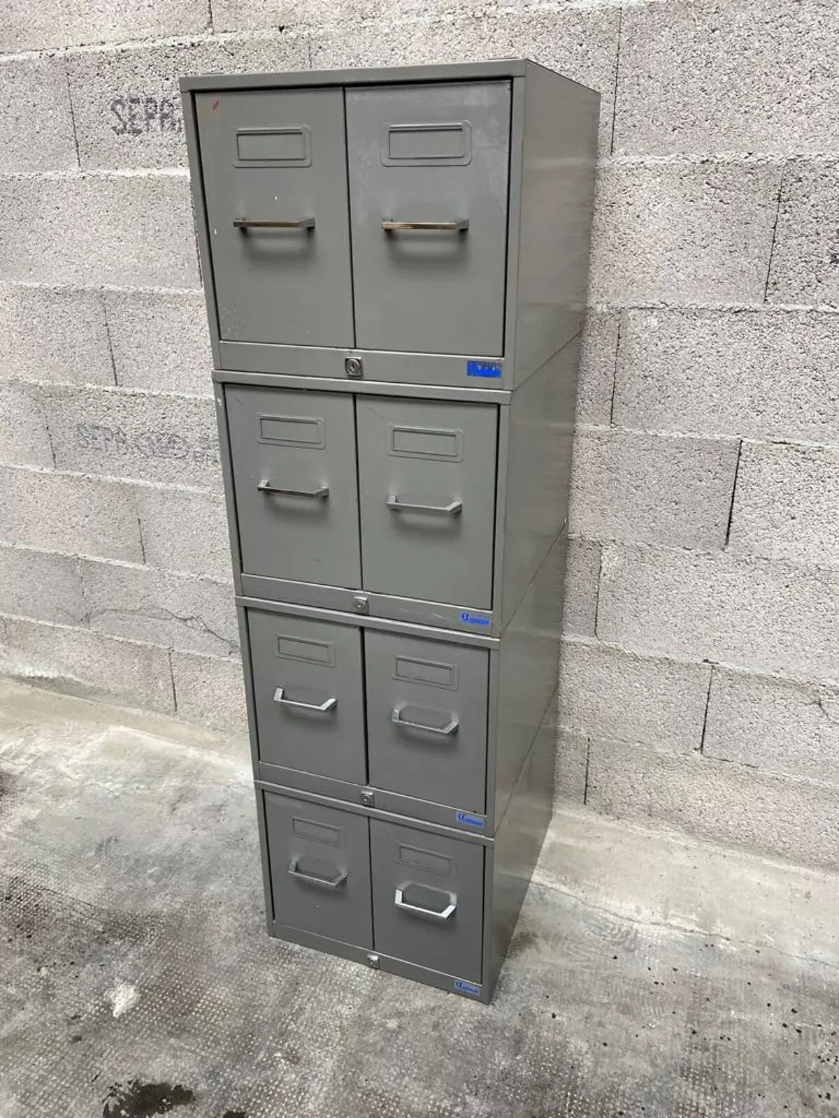 Illustration numéro 3 du produit Meuble de métier meuble d'archivage modulable 8 tiroirs métal classeur industriel 1960s