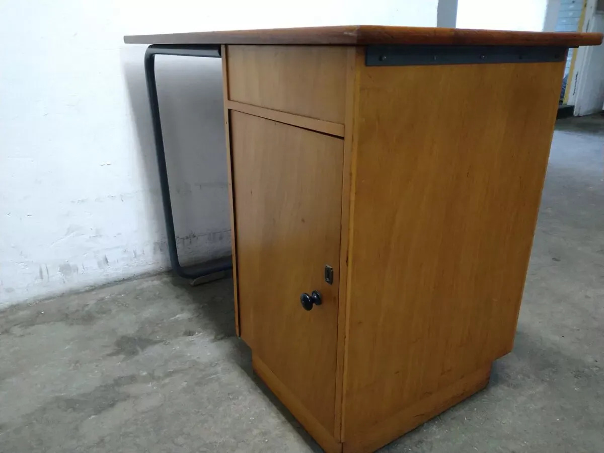 Illustration numéro 3 du produit Bureau style Bauhuaus