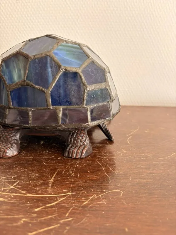 Illustration numéro 3 du produit Lampe Poser Tortue Verre Emaux Vitraux Style Tiffany Art Nouveau