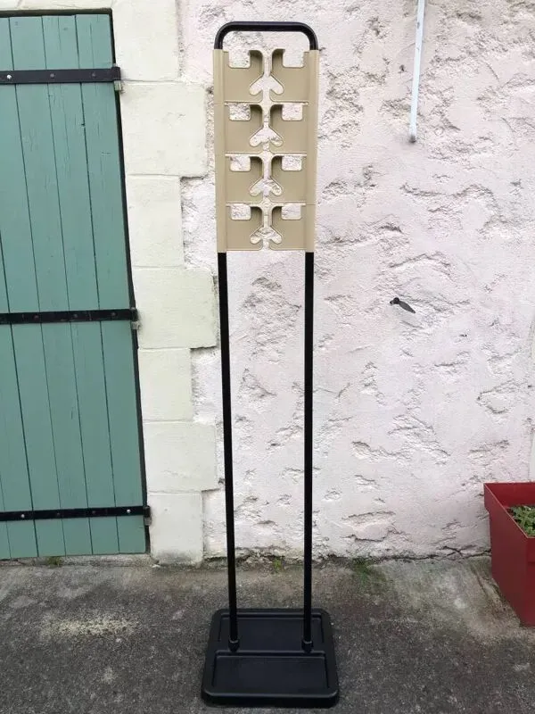 Illustration numéro 3 du produit Porte-manteau beige et noir Manade de Jean-Pierre Vitrac