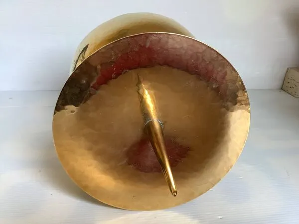 Illustration numéro 3 du produit Grand bougeoir laiton martelé orfèvre Holemans Bruxelles