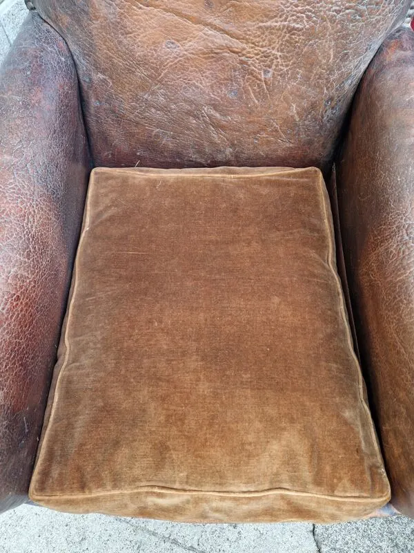 Illustration numéro 3 du produit Fauteuil club ancien en cuir patiné brun style anglais début XXe s