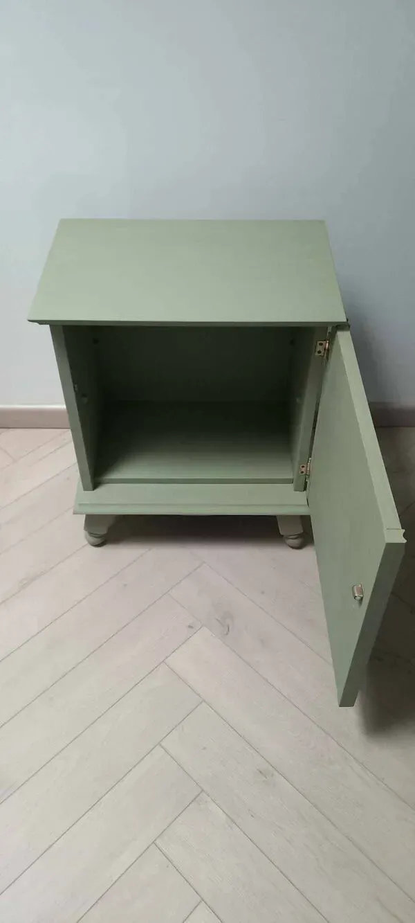 Illustration numéro 3 du produit Chevet avec sculptures florales