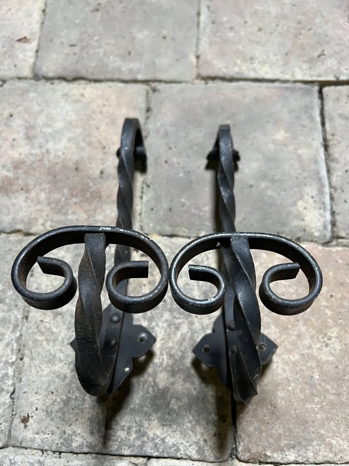 Illustration numéro 3 du produit Paire de Supports Muraux en Fer Forgé Style Médiéval