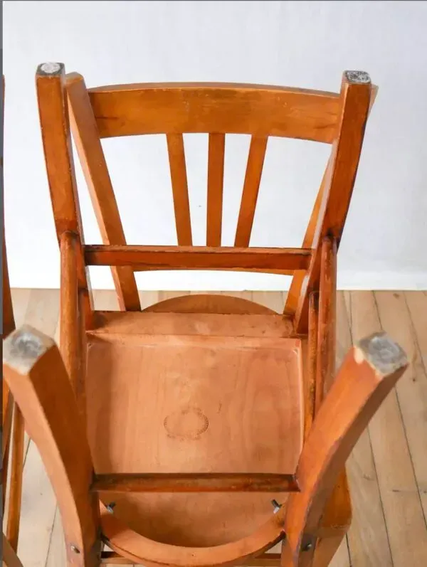 Illustration numéro 3 du produit Ensemble de 3 chaises bistrot en bois 1950