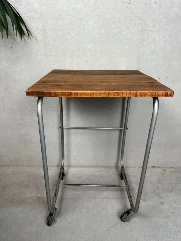 Illustration numéro 3 du produit Table d'écriture industrielle vintage