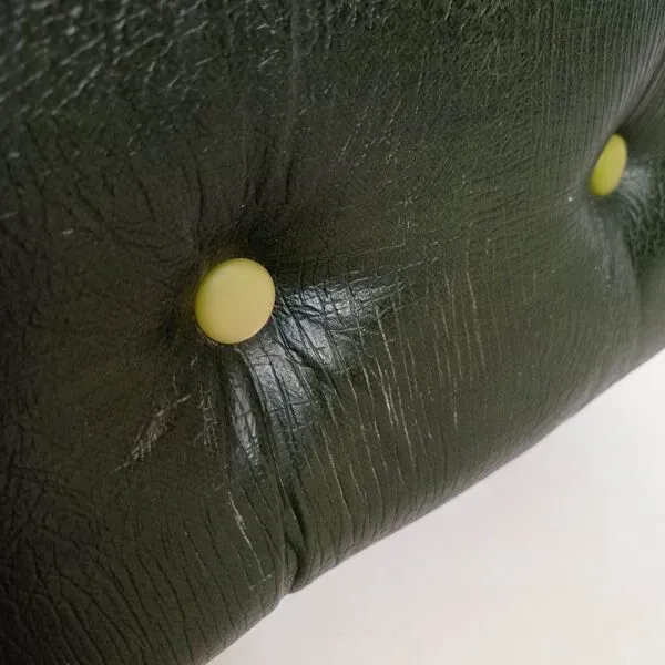 Illustration numéro 3 du produit Pouf avec rangements des années 70