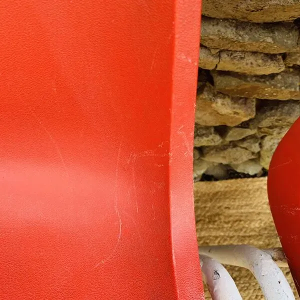 Illustration numéro 3 du produit Ensemble de 4 chaises rouges modèle europa