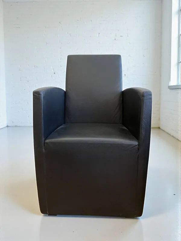 Illustration numéro 3 du produit Fauteuils « J » de Philippe Starck pour Aleph, 1989, lot de 2