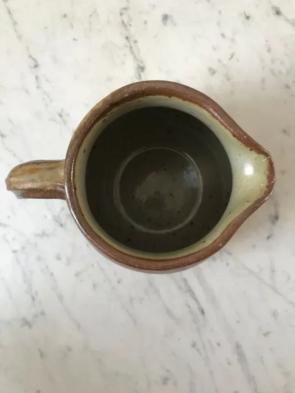 Illustration numéro 3 du produit Pot à lait en grès fabrication artisanale signé années 70