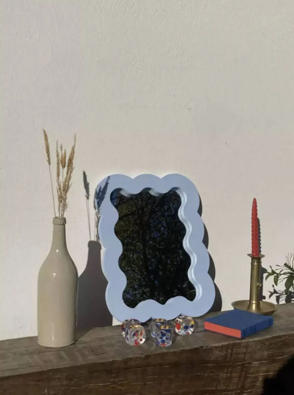 Illustration numéro 3 du produit Miroir nuage en bois ondulé