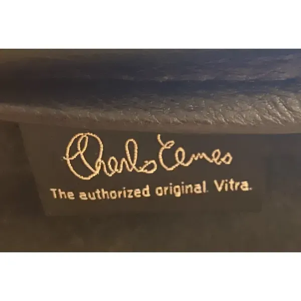 Illustration numéro 3 du produit Fauteuil ea108 de Charles Eames édition Vitra