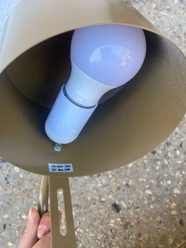 Illustration numéro 3 du produit Lampe de bureaux industriel