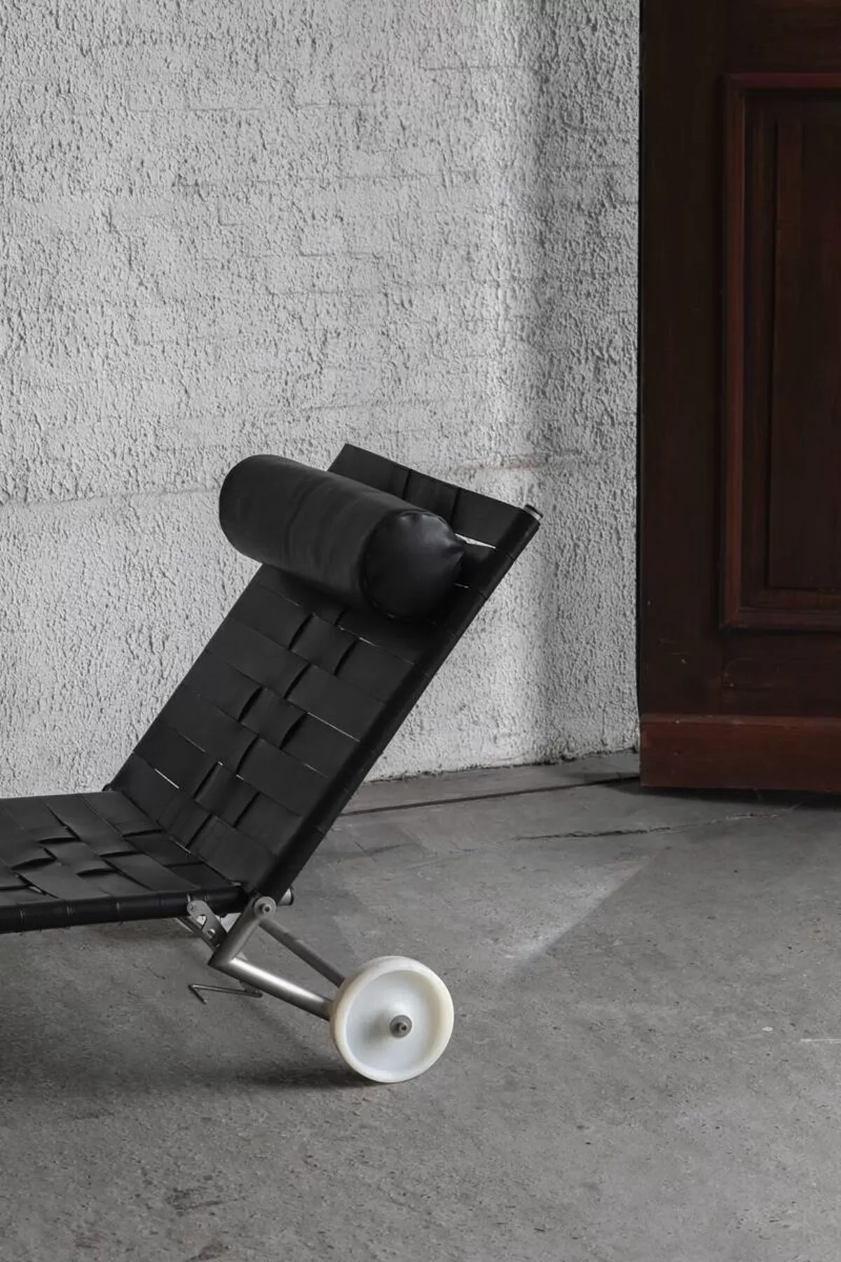 Illustration numéro 3 du produit Lit de repos par Fabiaan Van Severen, Belgique, 1996